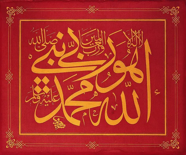 لوحة موقّعة بجلي الثلث